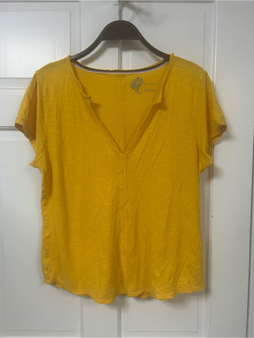 Pilcro Women's Mustard Yellow V-Neck Short Sleeve Tee